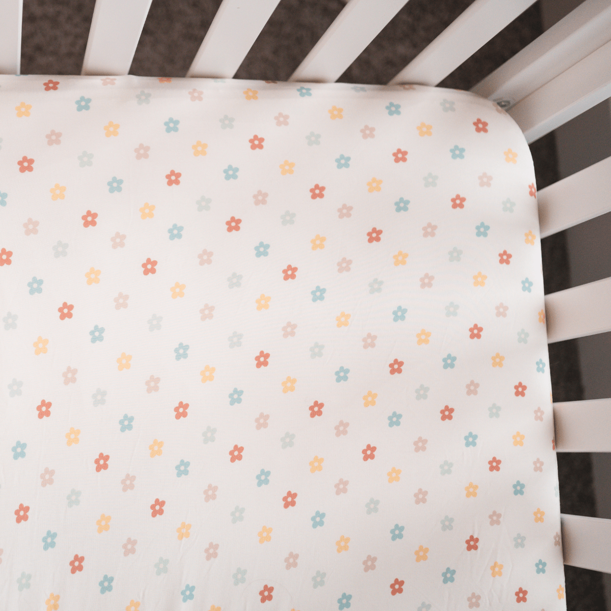 Stretch Crib Sheet, Sunlit Daisy Nursery